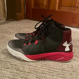 Under Armour basket ball shoes